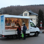 Samstag früh vor der Bäckerei Müller in Obercarsdorf.